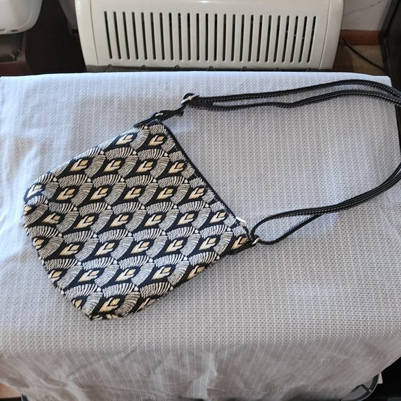 Signare Sling Bag NWOT - Picture 5 of 8